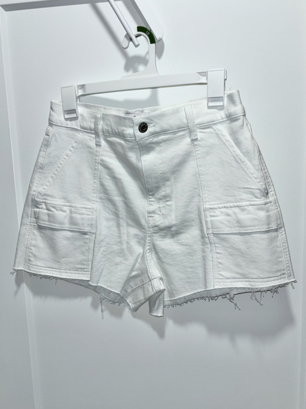 NWT- DAZE High-Rise White Cutoff Denim Shorts w Cargo Pockets - Size 28